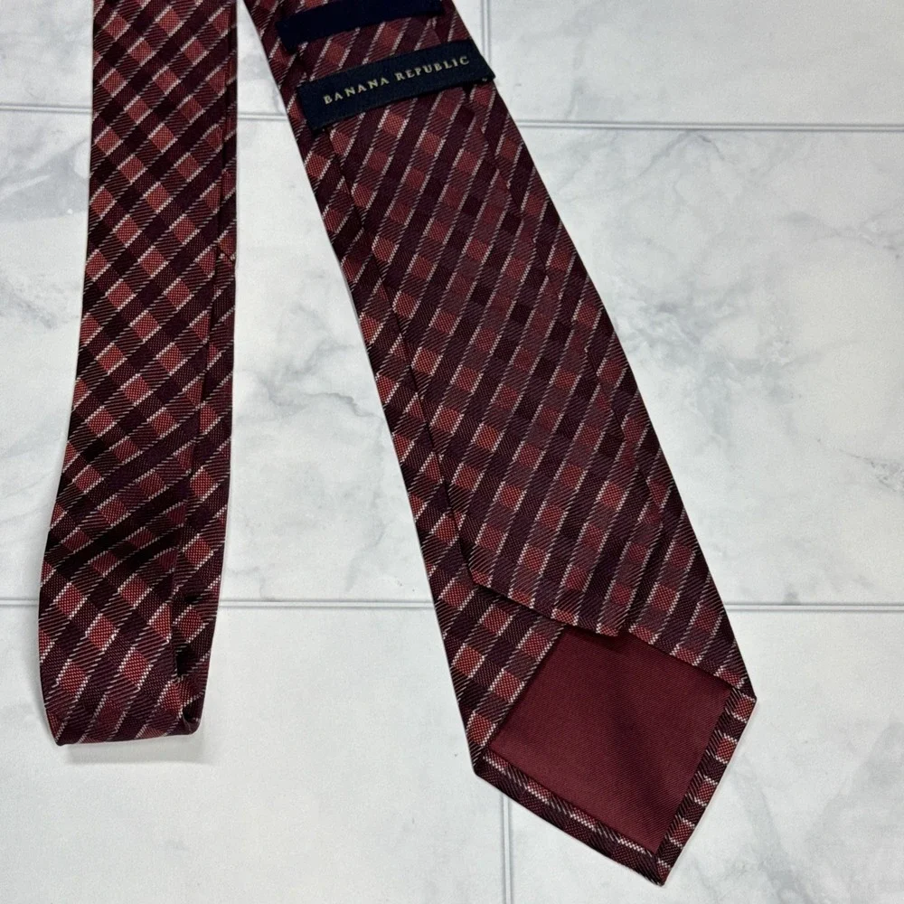 Banana Republic Men's 100% Silk Tie 60